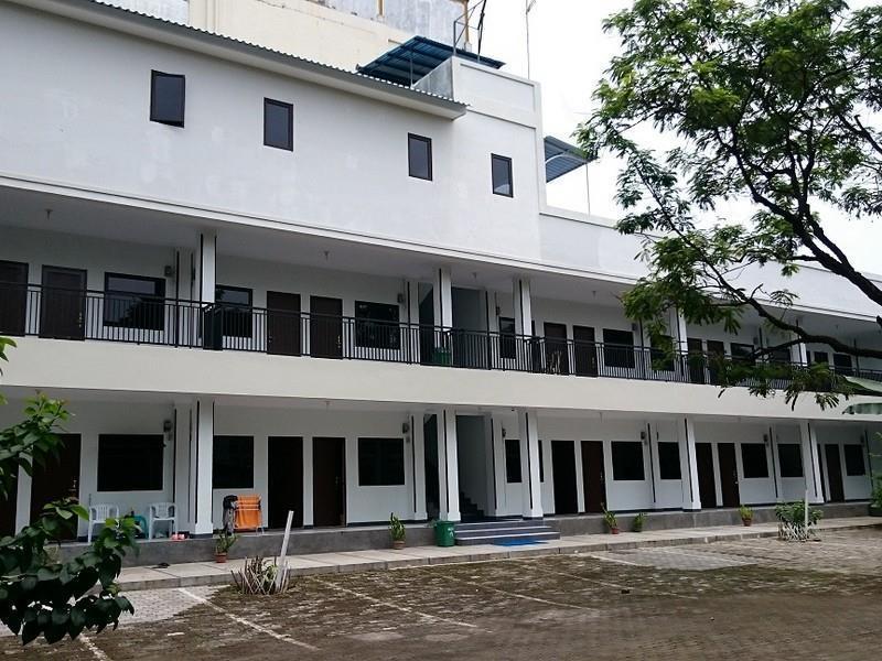 Wisma tamu Surya